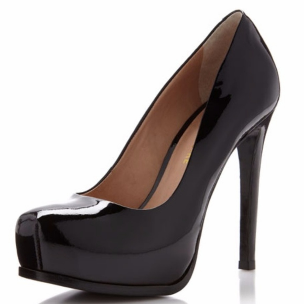 Pour La Victoire Irina black patent leather platform pump shoes 7.5